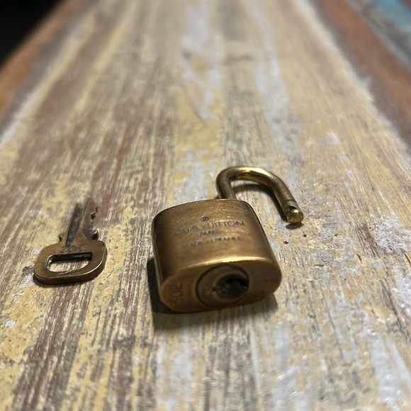 Louis Vuitton Lock Vintage authentic - Picture 6 of 7